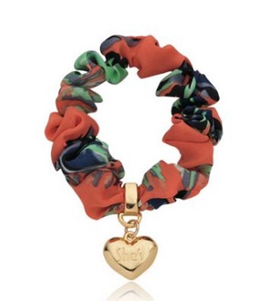 デザイン豊かな販促ノベルティ Design Novelty|チャーム付きシュシュ