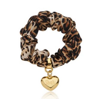 デザイン豊かな販促ノベルティ Design Novelty|チャーム付きシュシュ